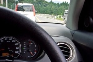 高齢者の運転免許、「自主返納」は何故進まない　「75歳以上は強制に」は極論か