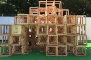 5歳児死亡火災、「LEDなら安全」だったのか　学生、ライトアップに白熱電球を追加