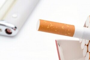 たばこを甘く考える働き盛りに衝撃　50歳未満の心臓発作の危険度8.5倍
