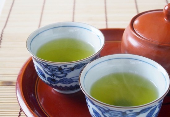 「温かいお茶で薬を飲む」は○か×か