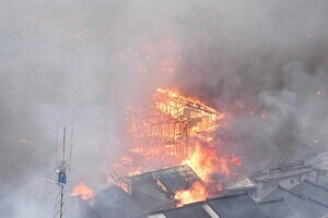日本海側でなぜ「大火」多いのか　糸魚川は「フェーン現象」で炎広がる？