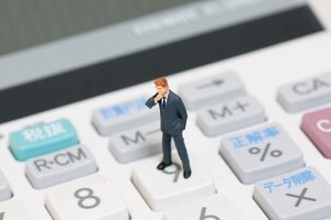 2017年度予算案の甘い目算　頼みは「トランプ」、日銀、埋蔵金