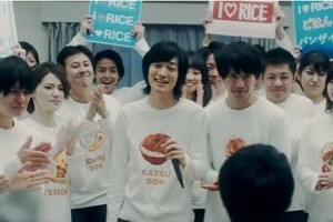 サッポロ新CM、まるで「SEALDs」　シュプレヒコールにプラカード...