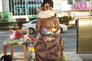 釜山「慰安婦像」、大使帰国が深める泥沼　韓国政府の「弱腰」批判も