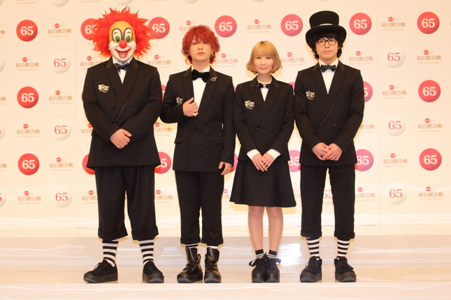 計3回紅白歌合戦に出場している「SEKAI NO OWARI」。右がNakajinさん、その隣がSaoriさん（写真は2014年の紅白初出場者発表会見）