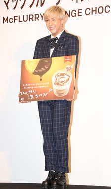 この日はチェック柄のスーツをまとっていた（2017年1月19日撮影）