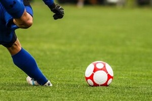 サッカー「オフサイド廃止」の衝撃　ゴール前の攻防増える？