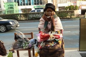 CNN「慰安婦最大20万人」報道　菅官房長官「全く具体的裏付けない」