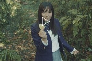 湖池屋CMで歌う女の子は歌手なの？ 「パワフルで惹かれる」「うるさい」と注目