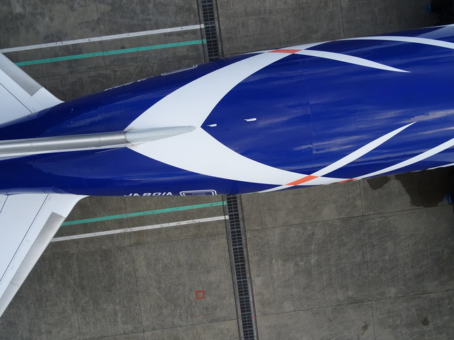 ドローンはボーイング787型機の上を飛んだ（エアロセンス提供）