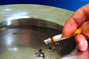 福祉施設の屋内全面禁煙は困る　高齢者や障害者の施設外喫煙は危険
