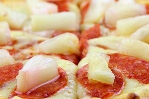 米国風「酢豚にパイナップル論争」　アツアツのピザに載せたくない人