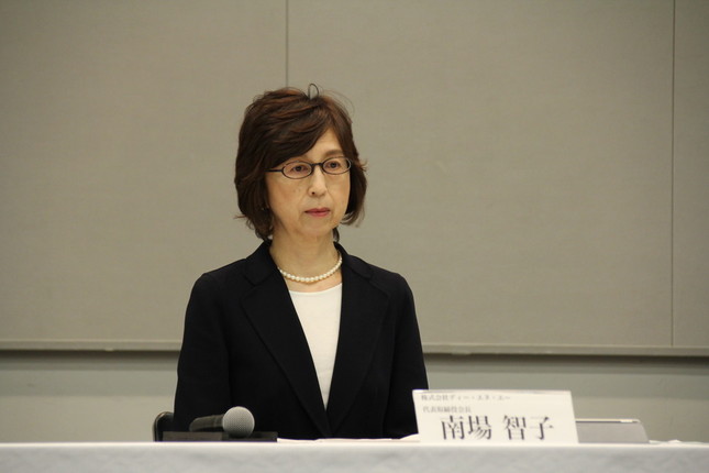 会見に臨む南場会長（2017年3月13日撮影）