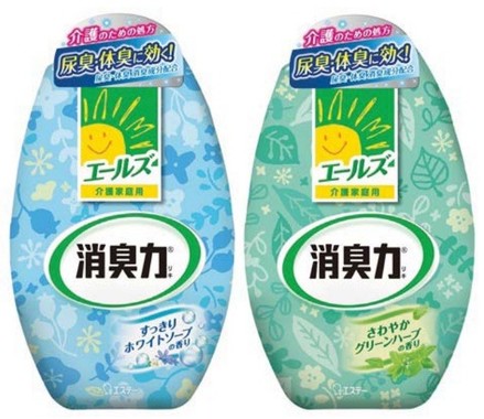 「エールズ 介護家庭用 消臭力」。すっきりホワイトソープの香り(左)とさわやかグリーンハーブの香り