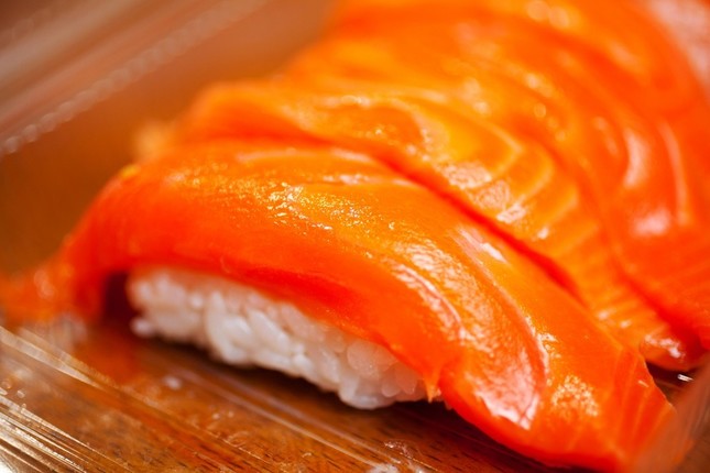日本で一番人気の寿司ネタは「サーモン」？

