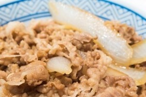 吉野家の「牛丼ジレンマ」 「一筋」感と「苦戦」の関係
