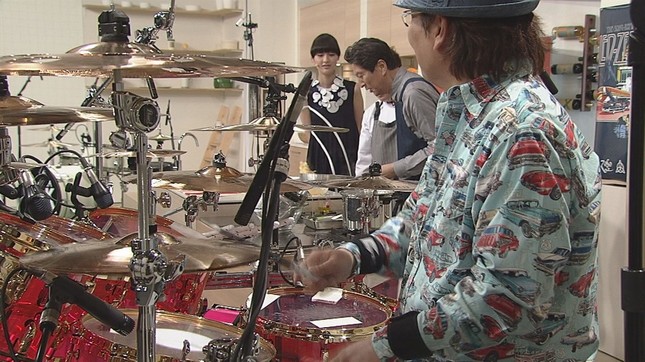 真矢さんのドラムに合わせて…