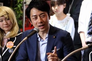 小泉進次郎氏「彼女いたら、バレてます」　高校生「直撃取材」に