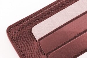 銀行カードローンの過剰融資　「自主規制」で大丈夫？