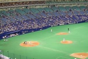 「広島ファンがレーザーで中日・又吉の投球妨害」　デマ拡散の発信源はWEB中継