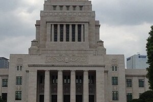 「出会い系バー通い」の次は「性的暴行疑惑」　「反・親」安倍めぐる場外戦の様相!?