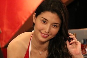 橋本マナミ、大胆「#びちょびちょ」写真　インスタ公開に「いけませんそんな...」