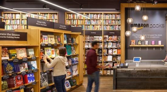 Amazon Booksの店内の様子(写真はアマゾン公式サイトhttps://www.amazon.com/b?node=13270229011より)