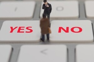 焦る東芝に入った横やり　「メモリ」売却、本当にできるのか