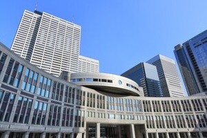 都民ファと自民、支持減らし合って競り合う　都議選世論調査