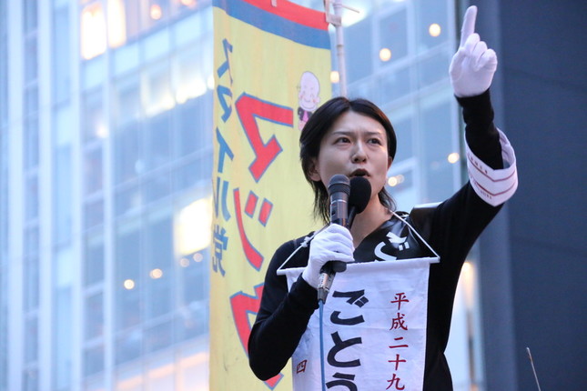 軍服ポスターでおなじみの後藤氏。マック氏からは、政見放送では自分を超えたと太鼓判をもらっていた