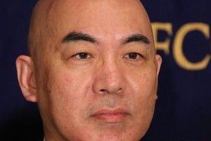 百田尚樹、朝日記者らと「バトル」 会見でメディア批判連発、釈明も