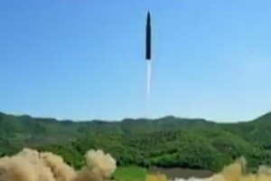 「世界のどの地域でも攻撃できる」　北朝鮮が「ICBM発射成功」主張