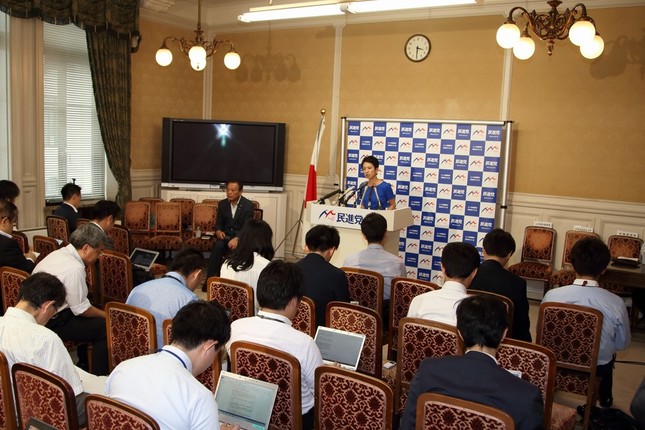 記者会見は衆議院の民進党控室の中で行われた