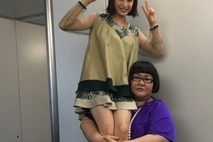 怪力！メイプル安藤なつの「戸愚呂兄弟」　広瀬すずに安めぐみ、藤田ニコルも軽々と...