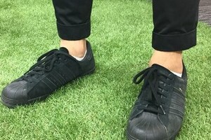 職場で男性の「くるぶし出し」はアリ？　ビジネスマナー講師に聞くと...