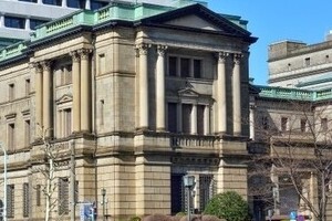 日銀、「出口」が遠のくばかり？　欧米では緩和「手じまい」