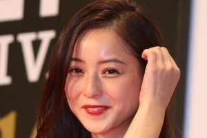 佐々木希「エプロン妻」写真に... 「渡部になりたい」「渡部、許さんぞ」