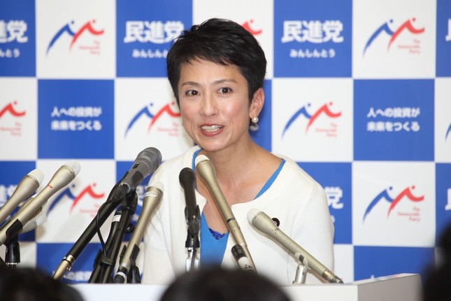 辞任を表明した蓮舫代表