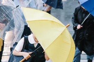 「20日間連続雨」東京都民の憂うつ　日照不足と低気圧がもたらす体調不良