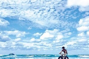 まるでウユニ塩湖→実は「鳥取」です　砂丘の知られざる撮影スポット