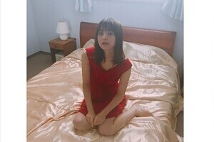 佐々木希がベッドで上目使い...　「さそっとるやん」「まじで天使」