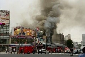 築地場外市場で火災　すぐ隣の「本願寺盆踊り」は中止