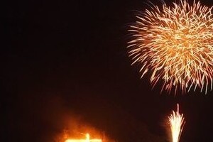 大文字焼きがLED照明に　「やめてしまえ」「これも時代の流れか」