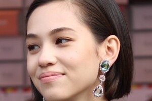 水原希子が「トイレで笑顔」写真　「美しく写れるのはあなただけ」