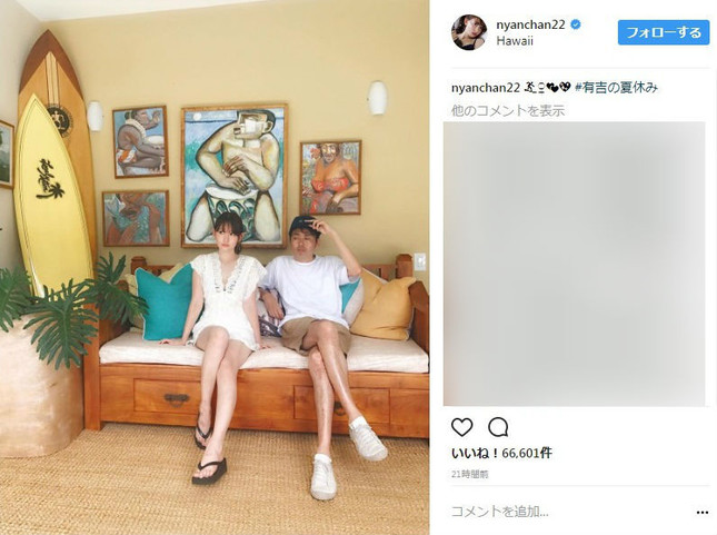 田中さんは素晴らしい美脚の持ち主だった（画像は小嶋さん公式インスタグラムのスクリーンショット）