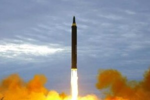 安倍首相の公邸宿泊と北朝鮮ミサイルの関係　「察知」が「バレバレ」指摘も