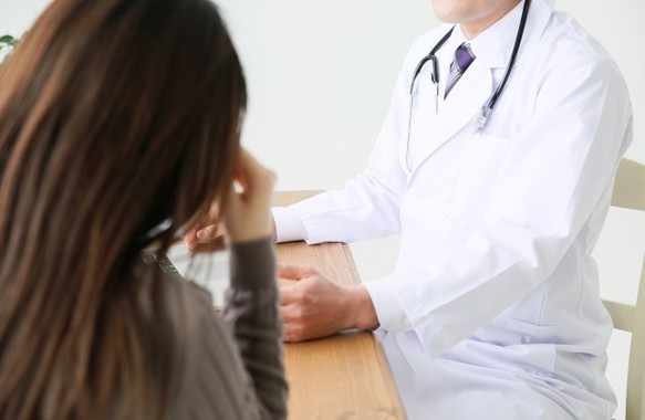 せきや微熱が長く続くようなら、早めに医療機関へ