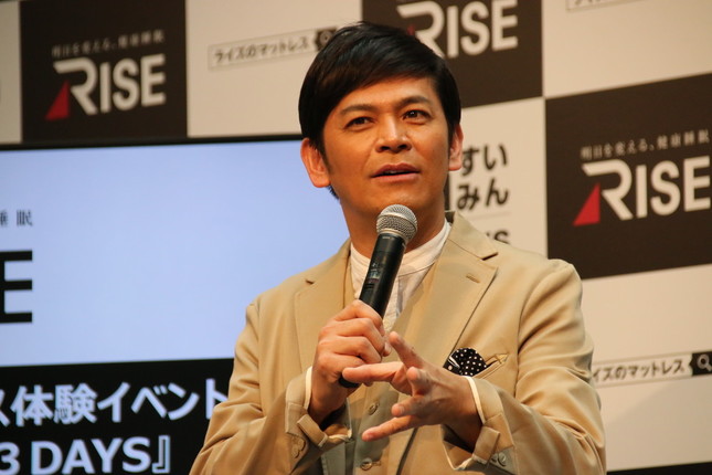 空元気な岡田圭右さん（2017年9月1日撮影）