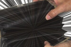 銀行カードローンへの「立ち入り検査」　金融庁の「真の狙い」は？