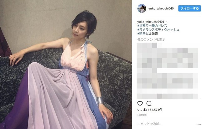 世界に一着のドレスを着た竹内結子さん（写真はインスタグラムより）